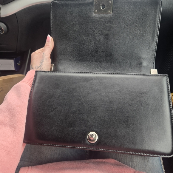 Chanel Black Quilted Leather Shoulder Bag - Picture 5 of 7